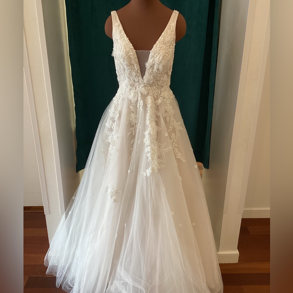 Andrea & Leo Couture gardenia diamond glitter v-neck wedding gown